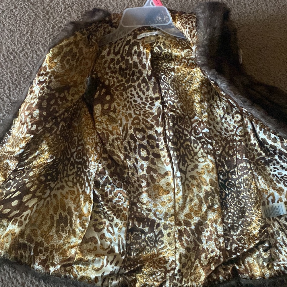 Fur Hooded Vest ! Very high end! Great price worn once. Non smoker - Picture 3 of 5
